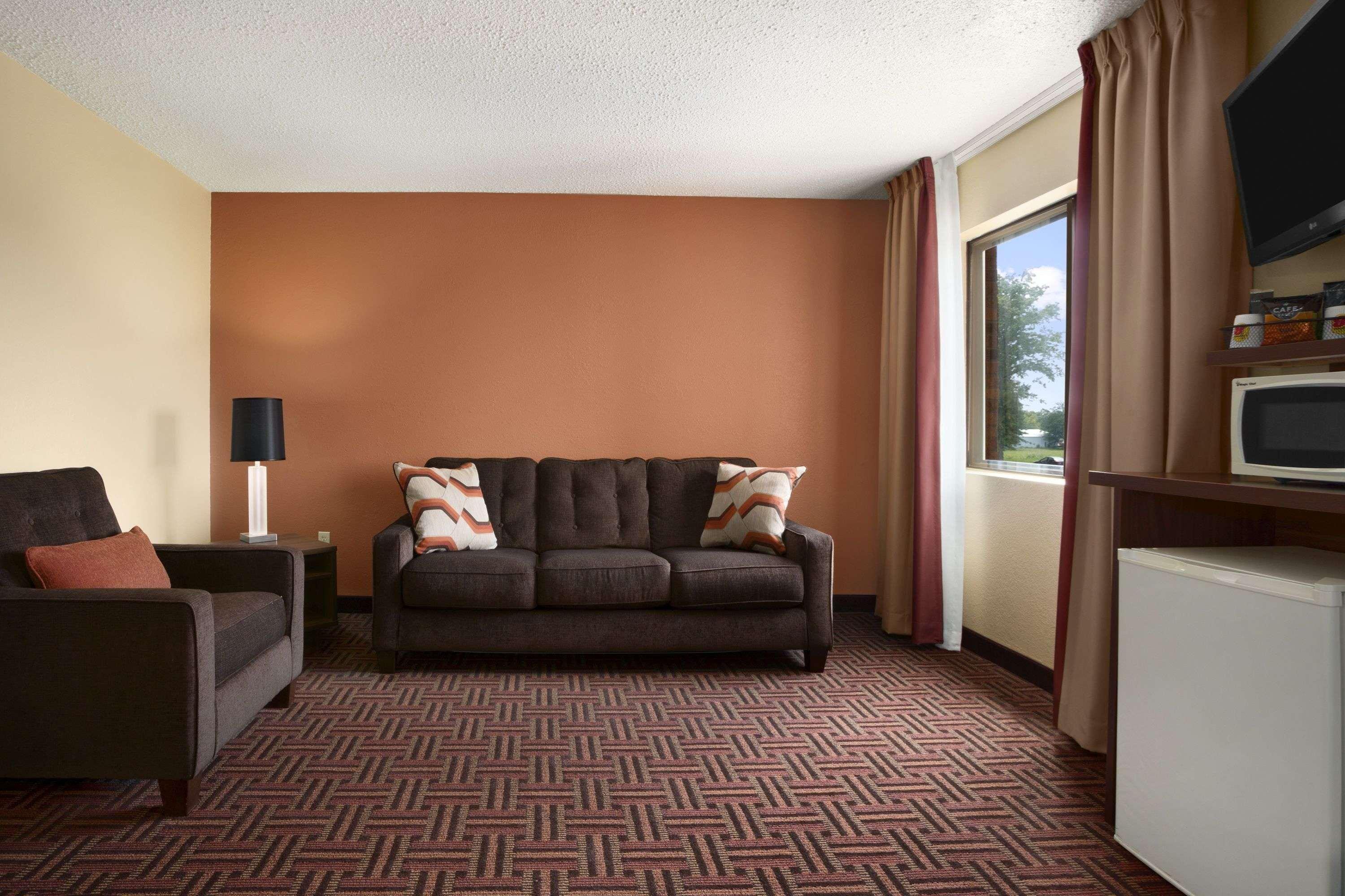Super 8 by Wyndham Marion Motel Bagian luar foto