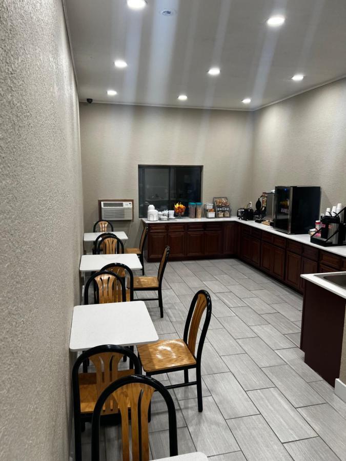 Super 8 by Wyndham Marion Motel Bagian luar foto